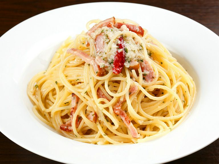 おいしさ満点!シンプルながら食欲をそそる味わいで人気の一品『ニンニクもりもりペペロンチーノ』