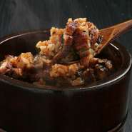 鰻、たれ、米、すべてにこだわり、匠の技で納得の逸品に仕上げる