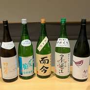 握りやつまみに合わせた日本酒の数々