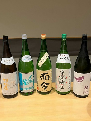 握りやつまみに合わせた日本酒の数々