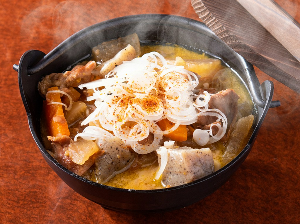 じっくりコトコト煮込み、素材の旨みを引き出した『もつ煮込み』