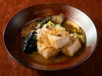 丁寧に引いただしの旨みが決め手『茄子と豆腐の揚げだし』