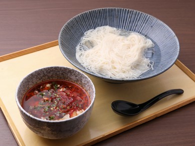 辛さとおいしさの絶妙なバランスを味わい尽くす『辛そうめん』