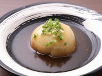 リピートも納得。オープン以来、映え確実の人気料理『肉じゃが』
