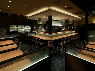 串の坊ならではの臨場感あふれるカウンター席