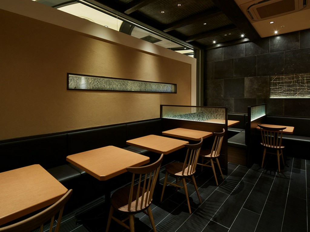 テーブル席のご用意もございます。大切な接待やご会食でぜひ。