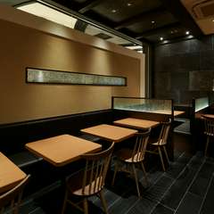 テーブル席のご用意もございます。大切な接待やご会食でぜひ。