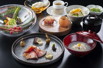 「鬼怒川金谷ホテル」から受け継ぐ伝統の味を「平河町かなや」のアレンジを加えた和と洋のコラボレーション