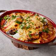 Eggplant Stracciatella Cheese Gratin

茄子とベーコンとチーズのグラタンはイタリアの定番です
