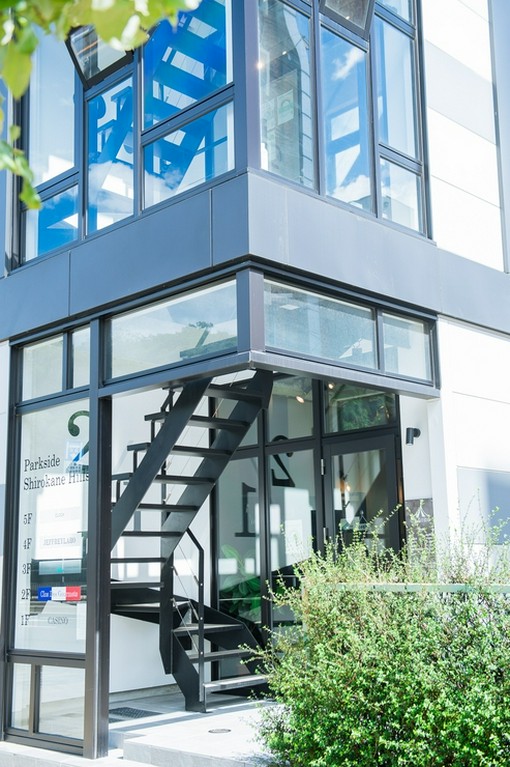 ビル2階にあるプライベートな空間で家族や友人と食事を