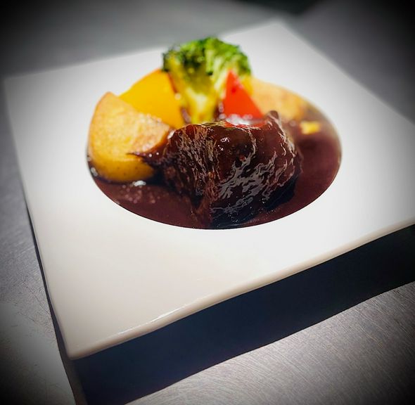 料理に合うワインのペアリングも。季節を考慮した味を提案