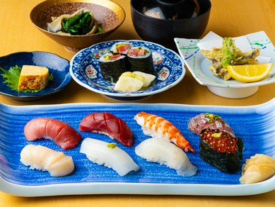豊洲直送の鮮魚を和食居酒屋＆寿司居酒屋の2つのスタイルで提供