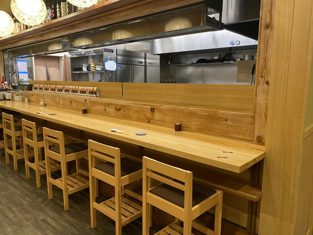 気軽に立ち寄り、ゆっくり憩える。丸の内の一人飲みに重宝する店