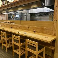 気軽に立ち寄り、ゆっくり憩える。丸の内の一人飲みに重宝する店