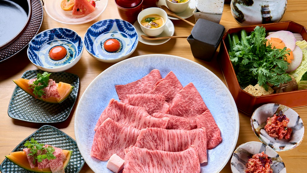 とろけるような肉の旨みを堪能できる『すき焼き』