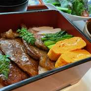 ※ご予約2日前にご来店最終確認でご連絡をさせて頂く場合がございます。ご連絡のつく電話番号をご記載ください。
※苦手な食材がある場合、アレルギーをお持ちの方、また、小学生以下のお子様、妊娠中のお客様が同席の場合は、ご予約時に備考欄にご記載ください。