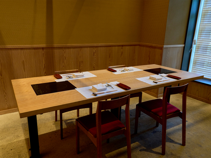 < Makan Malam > Reservasi hanya tempat duduk