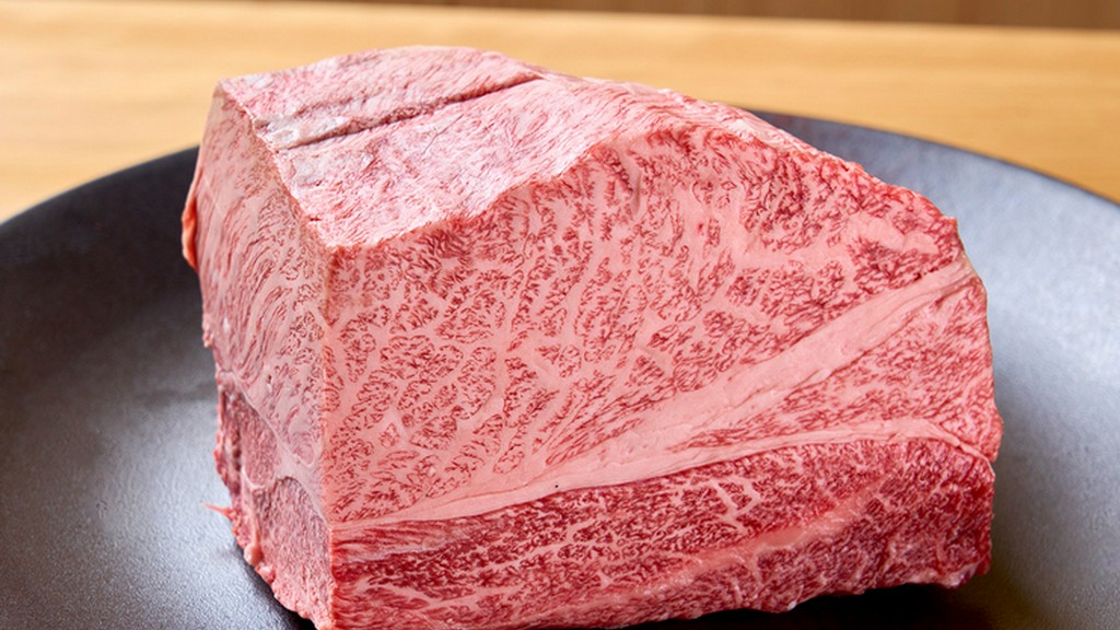 産地や銘柄にこだわらずに仕入れる“A5ランク十二等級”の極上肉