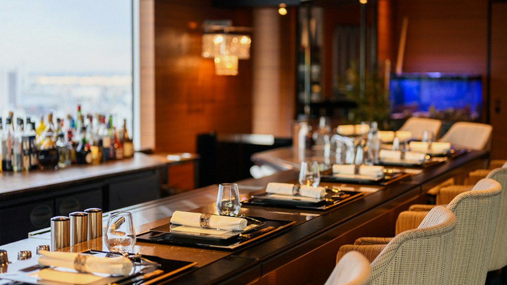 贅沢な演出を間近で楽しむカウンター席