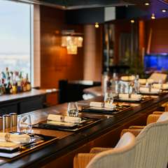 贅沢な演出を間近で楽しむカウンター席