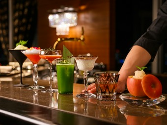 バーテンダー特製のカクテルをはじめとした『ドリンク各種』