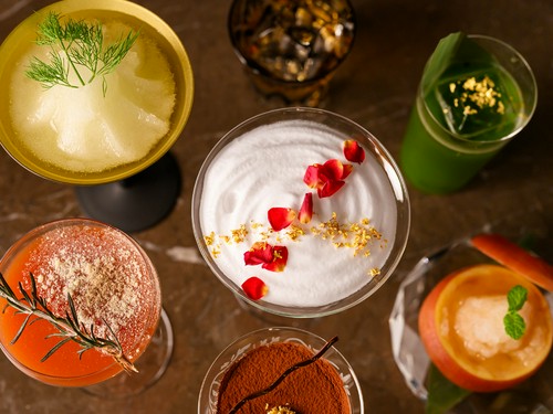 バーテンダーによりこだわりのカクテルも多数