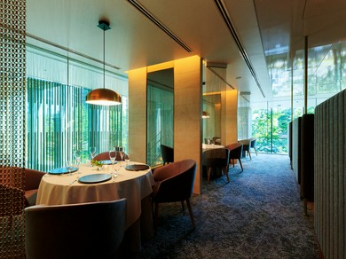 皇居濠の緑と水辺を間近に、大切な人を落ち着いてもてなせる