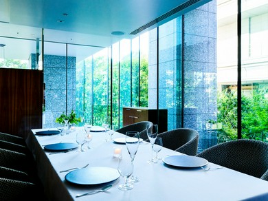 接待や会食、ご家族のお祝い事などに理想的な個室空間を用意