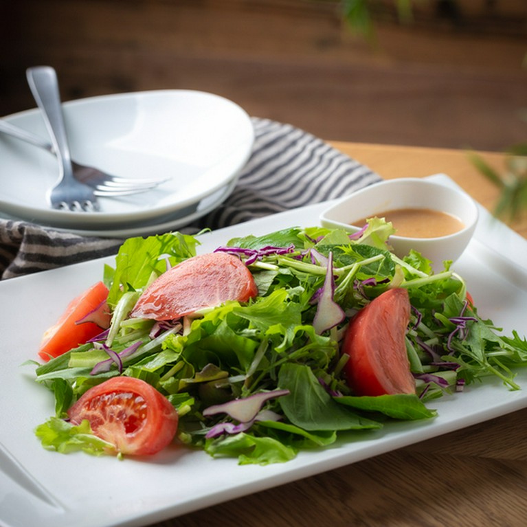 『契約農園』ふわふわデュガスチーズと契約農園有機リーフサラダ