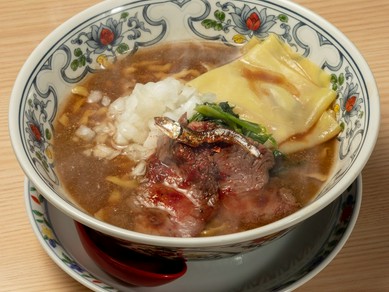 煮干スープを追求した、一度食べるとやみつきになる『すごい煮干ラーメン』