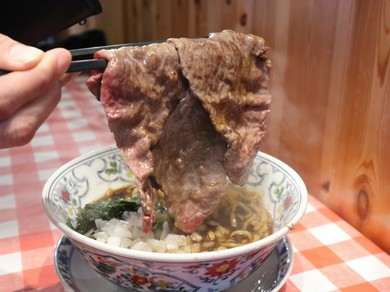 国産黒毛和牛を贅沢に使い、醤油ベースで仕上げた『和牛すき焼きラーメン』