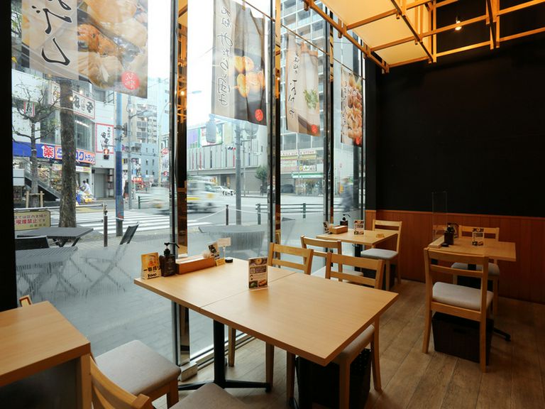 時間帯を問わず足を運べるオープンなお店