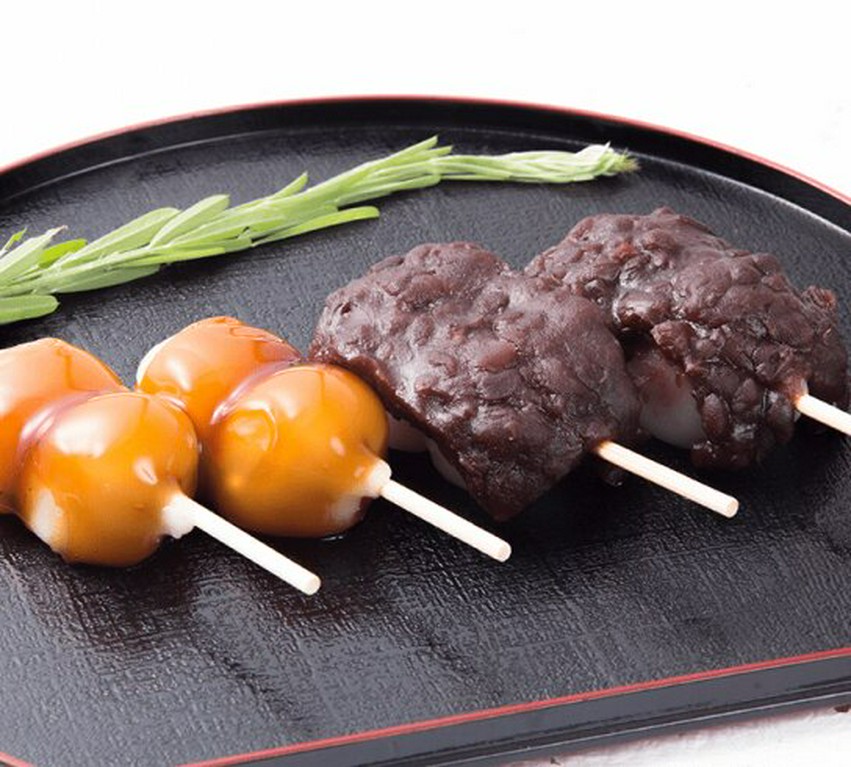 【お団子　みたらし他３種】昔ながらの店舗で作るお団子と秘伝のたれ