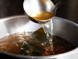 深みある味わいを追い求めた「だし」