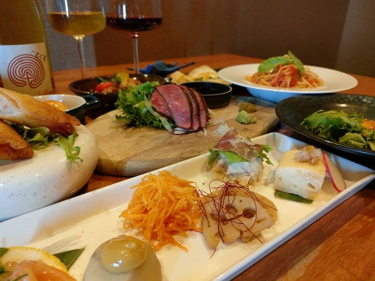 多彩なお酒と料理はコースも！大切な人の記念日にもおすすめです