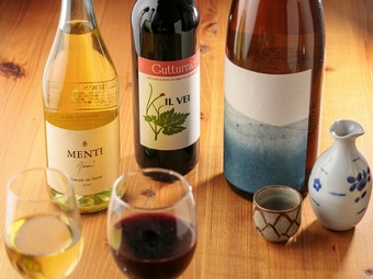 こだわりの生ビールから自然派ワイン、日本酒までお酒も充実