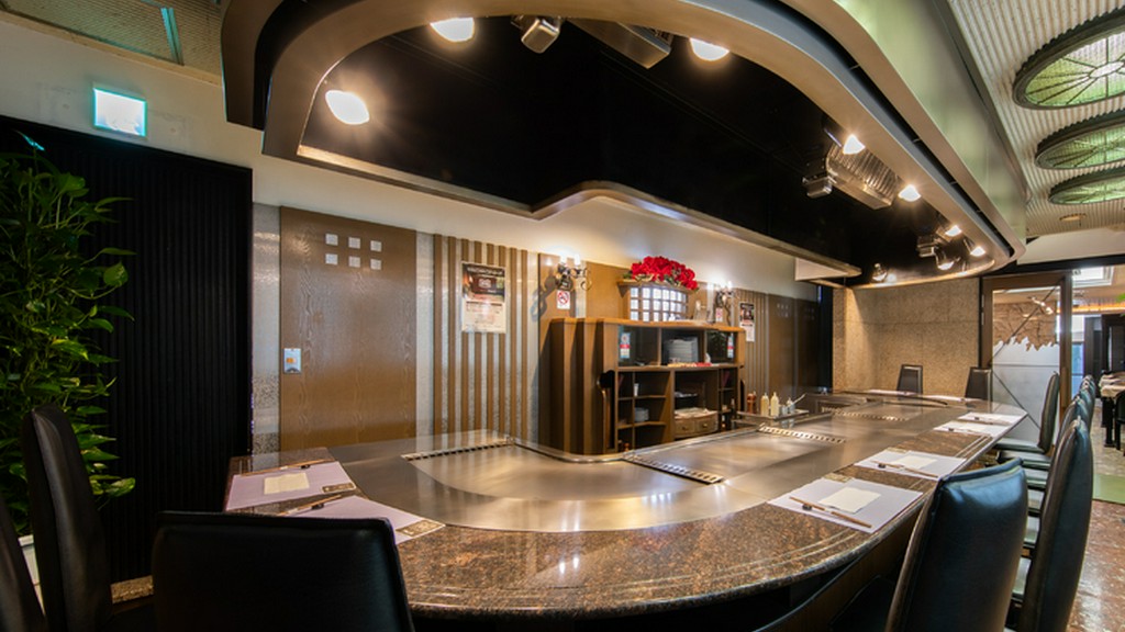 ライブ感も楽しめるカウンターは、記念日デートにも最適