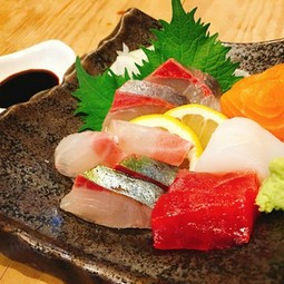 刺身や天婦羅などミニ会席コースです
