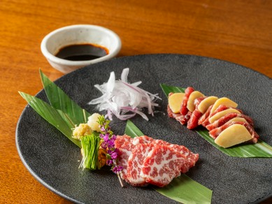 新鮮さと品質にこだわり。熊本県産の厳選された馬肉を使用『九州直送　馬刺し各種』