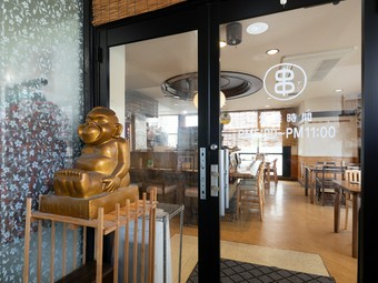 駅チカの居酒屋。シーン問わず利用可能な店内で美味を満喫