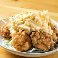 次世代の生産者たちが育てた食材を楽しめるお店【居酒屋　岡山農業高校レストラン】。県内の農業高校より届けられる食材をメインに迎えた、バラエティ豊富なメニューが自慢です。