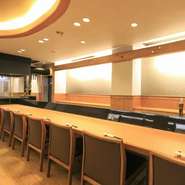 [1階]カウンター 1名様×8席(バリアフリーの開放的な寛ぎ空間)