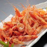 手長海老をそのまま素揚げしています。パリパリした食感が美味