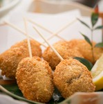 鯨の赤身の串カツ。どこか懐かしい味わいです
