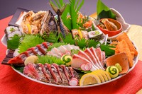 地物食材をふんだんに使用した皿鉢料理は、接待や親戚の集まり等様々なシーンで喜ばれること間違いなし！