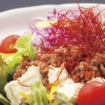 ちぎり豆富と肉ミソとゴマドレッシングは相性抜群です！