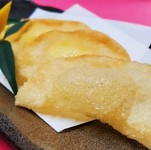 おつまみにピッタリ！パリパリ食感とチーズの風味がクセになる