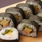 サラダ巻・海老天巻　各880円（税込）/ピリ辛海鮮くらり巻　830円（税込）/ねぎトロ巻・土佐巻　各940円（税込）
