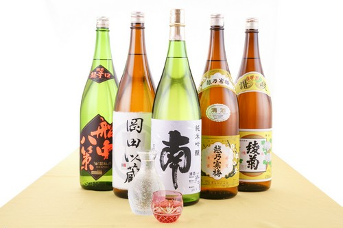 酒の國 高知。土佐の地酒も多数取り揃えております。