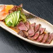 高知の厳選した土佐赤牛を、使用しています。